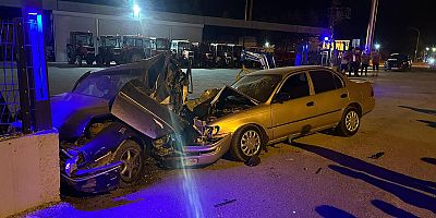 -KAHRAMANMARAŞ’TA OTOMOBİL PARAMPARÇA OLDU