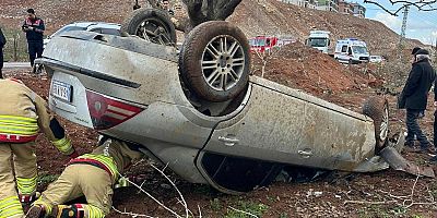 KAHRAMANMARAŞ’TA OTOMOBİL TAKLA ATTI: 2 YARALI