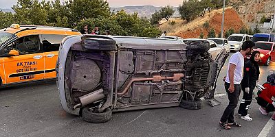 KAHRAMANMARAŞ’TA OTOMOBİL TAKLA ATTI: 2 YARALI