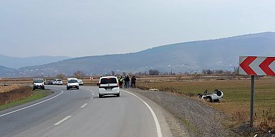 KAHRAMANMARAŞ’TA OTOMOBİL TAKLA ATTI: 2 YARALI