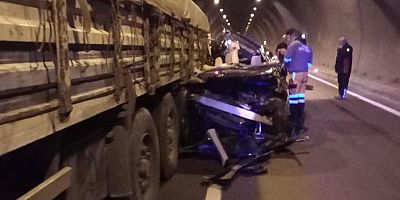 KAHRAMANMARAŞ’TA OTOMOBİL TIRA ARKADAN ÇARPTI: 1 ÖLÜ 4 YARALI