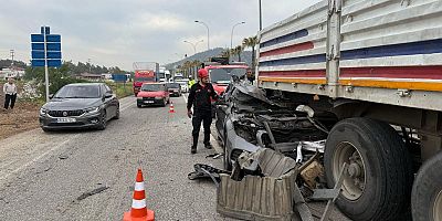 -KAHRAMANMARAŞ’TA OTOMOBİL TIRA OK GİBİ SAPLANDI