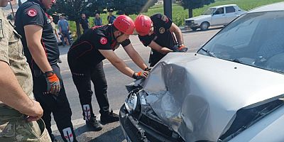 KAHRAMANMARAŞ’TA OTOMOBİL TRAKTÖR RÖMORKUNA ÇARPTI: 1 YARALI