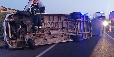 KAHRAMANMARAŞ’TA OTOYOLDA MİNİBÜS DEVRİLDİ: 1 YARALI
