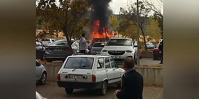 Kahramanmaraş’ta park halindeki araçta çıkan yangın maddi hasara neden oldu.