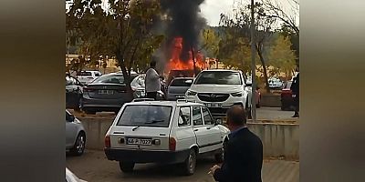 KAHRAMANMARAŞ’TA PARK HALİNDEKİ ARAÇ ALEV ALDI