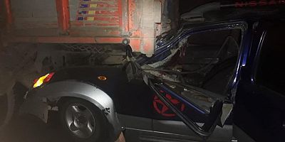 KAHRAMANMARAŞ’TA PİKAP KAMYONA ARKADAN ÇARPTI: 2’Sİ AĞIR 5 YARALI