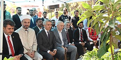 KAHRAMANMARAŞ’TA ŞEHİTLER KABİRLERİ BAŞINDA ANILDI