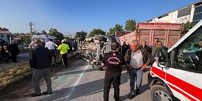 KAHRAMANMARAŞ’TA SERVİS MİNİBÜSÜYLE OTOMOBİL ÇARPIŞTI: 12 YARALI