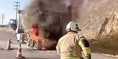 KAHRAMANMARAŞ’TA SEYİR HALİNDEKİ KAMYON ALEV TOPUNA DÖNDÜ