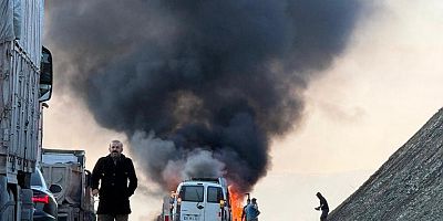 KAHRAMANMARAŞ’TA SEYİR HALİNDEKİ MİNİBÜS ALEV TOPUNA DÖNDÜ