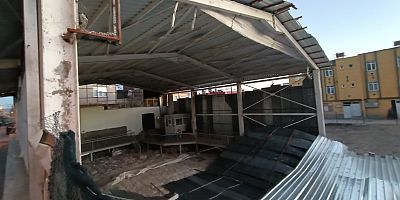KAHRAMANMARAŞ
RÜZGAR
ÇATILARI UÇURDU 
ETKİLİ OLDU