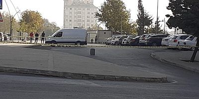 KAHRAMANMARAŞ’TA ŞÜPHELİ VALİZ FÜNYEYLE PATLATILDI