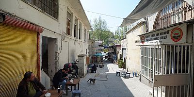 KAHRAMANMARAŞ’TA TARİHİ KATİPHAN SOKAĞI’NDA DÖNÜŞÜM SÜRÜYOR