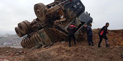 KAHRAMANMARAŞ’TA TAŞ OCAĞINDA FECİ KAZA: KAMYON DEVRİLDİ, 1 ÖLÜ