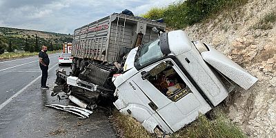 KAHRAMANMARAŞ’TA TIR KAZASI: SÜRÜCÜ YARALI
