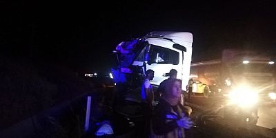 KAHRAMANMARAŞ’TA TIRA ARKADAN ÇARPAN SÜRÜCÜ YARALANDI  