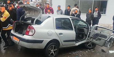 Kahramanmaraş’ta tek taraflı yaşanan trafik kazasında 2 kişi yaralandı.