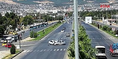 Kahramanmaraş’ta ışık ihlali yapan ve 5 kişinin yaralandığı trafik kazası Mobese kamerasınca görüntülendi.