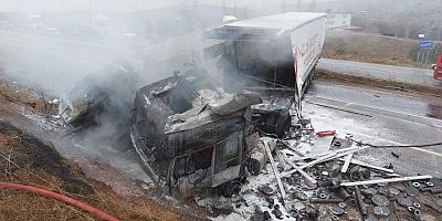 KAHRAMANMARAŞ’TA TRAFİK KAZASI SONRASI DEMİR YIĞININA DÖNEN TIR SÜRÜCÜSÜ ÖLDÜ