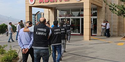 Kahramanmaraş’ta polis ekipleri tarafından uyuşturucu tacirlerine yönelik şafak operasyonunda 6 kişi tutuklandı.
