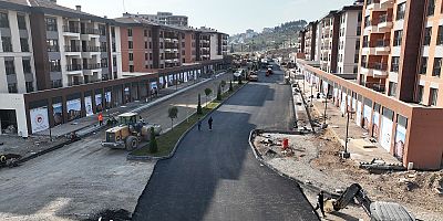 KAHRAMANMARAŞ’TA  YAPIMI BİTEN KONUTLARIN YOLLARI ASFALTLIYOR