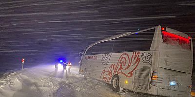 KAHRAMANMARAŞ’TA YOLCU OTOBÜSÜ MAHSUR KALDI