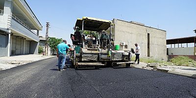 KAHRAMANMARAŞ’TA YOLLAR YENİLENİYOR: BÜYÜKŞEHİR SAHADA