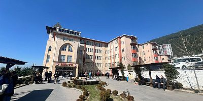 KAHRAMANMARAŞTA EZGİ APARTMANI DAVASI BAŞLADI: İLK DURUŞMA 12 SAAT SÜRDÜ