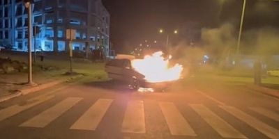 KAHRAMANMARAŞTA OTOMOBÏL CAYIR CAYIR  YANDI