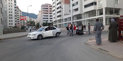 KAHRAMNMARAŞ'TA OTOMOBİL İLE MOTOSİKLET ÇARPIŞTI: 1 YARALI
