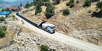 KARAGÖL-ÇOBANLI BAĞLANTI YOLUNDA SATHİ KAPLAMA ÇALIŞMALARI BAŞLADI
