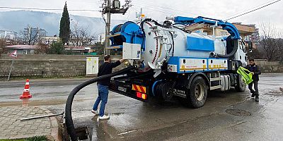 KASKİ ALTYAPI HATLARININ TEMİZLİĞİNİ SÜRDÜRÜYOR