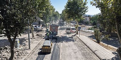 KASKİ SAHADA ALTYAPISI TAMAMLANAN YOLLARDA KAPLAMALAR SÜRÜYOR