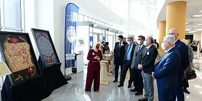 KIRK YAMADA KIRK MARAŞ SERGİSİ KSÜ’DE SANATSEVERLERLE BULUŞTU



Kahramanmaraş’ın Kültürel Değerlerini Yansıtan Kırk Yamada Kırk Maraş Sergisi KSÜ’de Sanatseverlerin Beğenisine Sunuldu.