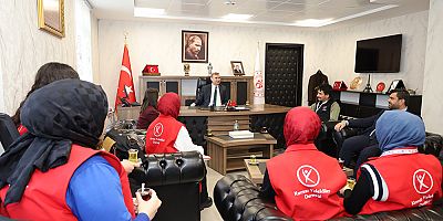 KIRMIZI YELEKLİLER DERNEĞİ’NDEN KAHRAMANMARAŞ’TA KURUM ZİYARETLERİ