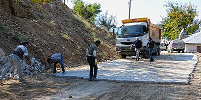 KISIKLI’DA YOLLAR BÜYÜKŞEHİR’LE YENİLENİYOR