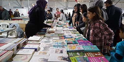 KİTAP FUARI FİNAL  GÜNÜNDE DE BİNLERCE MİSAFİRİNİ AĞIRLADI 