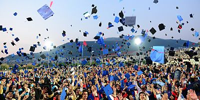 KSÜ  2021-2022 MEZUNLARINI GURUR VE COŞKU İLE UĞURLADI