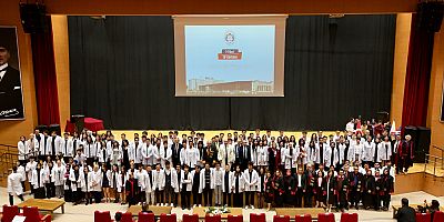 KSÜ’DE BEYAZ ÖNLÜK GİYME TÖRENİ VE “İYİ HEKİMLİK” KONULU KONFERANS DÜZENLENDİ