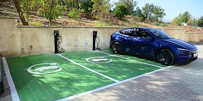 KSÜ KAMPÜSÜNE 8 ADET ELEKTRİKLİ ARAÇ ŞARJ İSTASYONU KURULDU