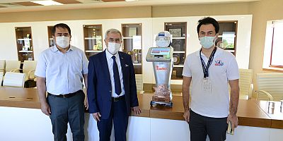 KSÜ REKTÖRÜ NİYAZİ CAN, TEKNOFEST 2021’de 3. OLAN ROBOVİSİON TAKIMINI ÖDÜLLENDİRDİ