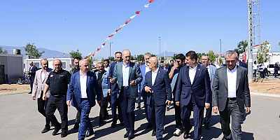 KURTULMUŞ VE GÜNGÖR, DEPREMZEDELERLE BAYRAMLAŞTI