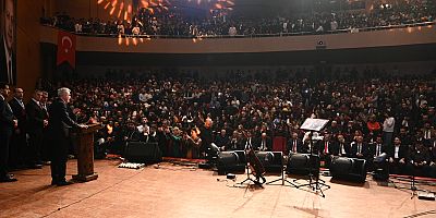 KURTULUŞ COŞKUSU ALİ KINIK KONSERİYLE TAÇLANDI