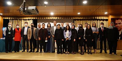 Kahramanmaraş Büyükşehir Belediyesi’nin 2. Uluslararası Şiir ve Edebiyat Günleri kapsamında düzenlediği ödüllü “Liseler Arası Mehmet Akif Ersoy Şiirlerini Güzel Okuma Yarışması” final programında dere