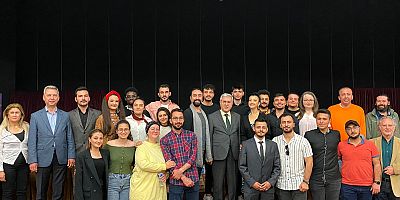 ”LÜTFEN KIZIMLA EVLENİR MİSİNİZ?” ADLI TİYATRO OYUNU BÜYÜK BEĞENİ  TOPLADI