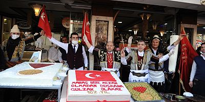 MADO’DAN KURTULUŞA ÖZEL PASTA VE VATANDAŞLARA TATLI İKRAMI