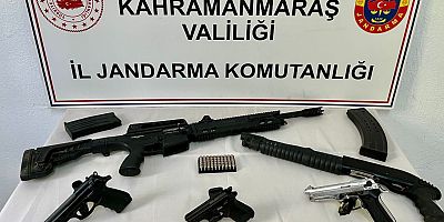 MAGANDA BAGAJ DOLUSU SİLAHLA YAKALANDI 