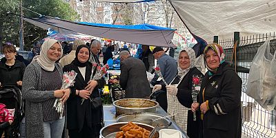 MİLLİ YOL PARTİSİ ONİKİŞUBAT İLÇE KADIN KOLLARI, 8 MART DÜNYA KADINLAR GÜNÜ’NÜ KARANFİL DAĞITARAK KUTLADI