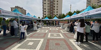 MİNİK ÖĞRENCİLER YAZDIKLARI KİTAPLARI İMZALAYARAK YAZARLIĞA İLK ADIMLARINI ATTI